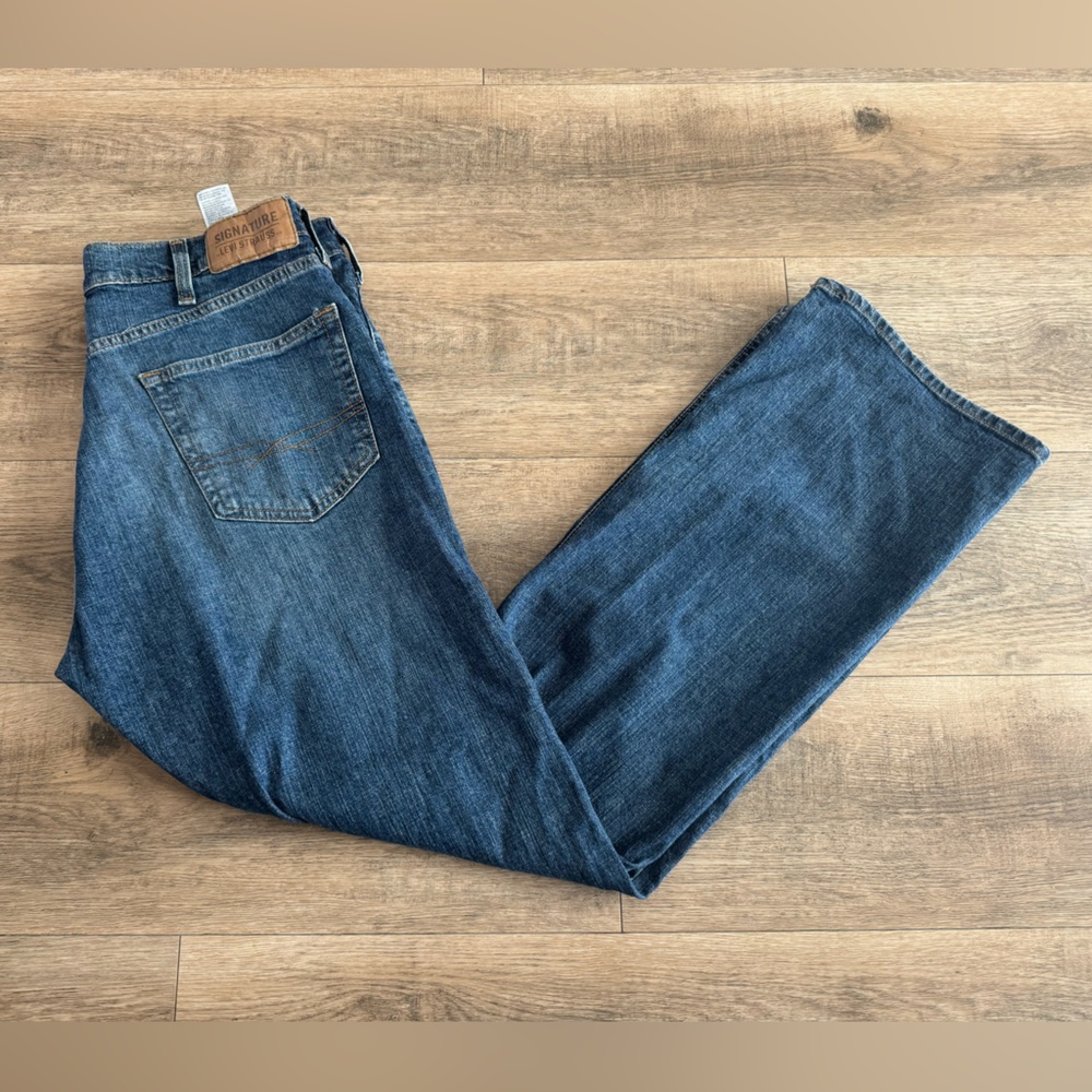 Men’s Levi’s signature series jeans boot cut 33 x 30 new with tags